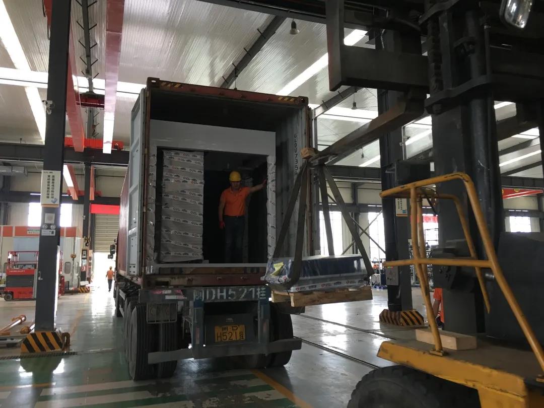 k8凯发砖机QT6全自动砌块成型机生产线发货博茨瓦纳，助力市政建设！