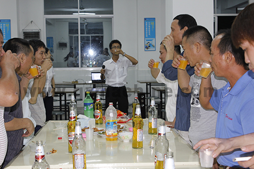 k8凯发举办八月份员工生日聚餐活动